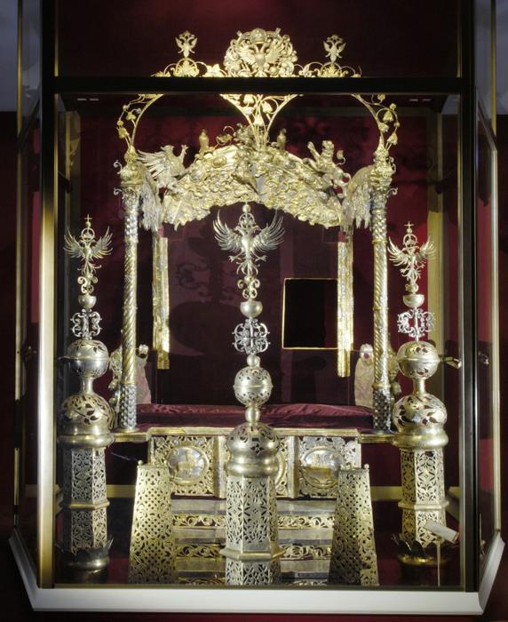 Armoury Chamber - Double Throne